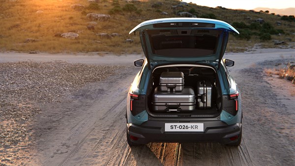 Dacia Striker - large electric-opening boot